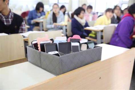 教育部禁止手机入课堂，手机如何拿得起放得下管得住？